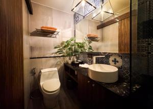 Cozy 1BR Apartment with Big Balcony - 2 Pools & 5 mins from Surin Beach