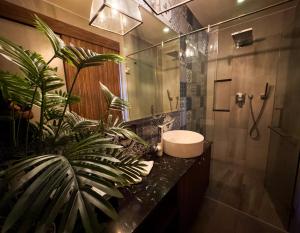 Cozy 1BR Apartment with Big Balcony - 2 Pools & 5 mins from Surin Beach