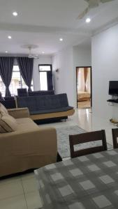 AMAN Homestay Senawang musliim only