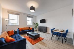 Luxury 2 Bedroom Penthouse in East Village Belfast - Walk to City Centre, Roof Terrace