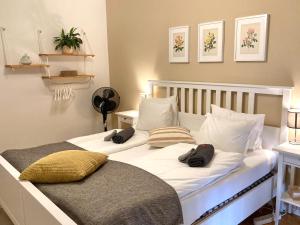 Central, Bright and Stylish 3 rooms Apartment