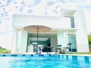 Casa con Piscina privada en Ricaurte cerca a Xielo