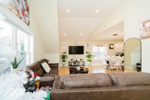 60-3 3BR Boston - Sleek Apartment near Franklin Park