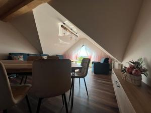 Julia Vendeghaz Fony