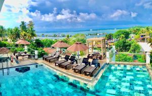 Emerald Bay Resort Mirissa - Pool on the rooftop, Mirissa