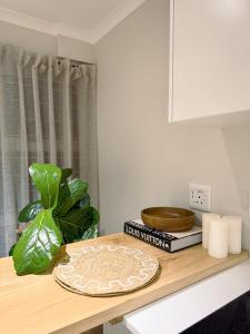 LUX Stylish Studio, 24Hr Security - Mouille Point, Walk to Promenade & 5mins to Beach !