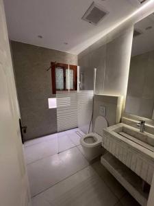 شقة رووف السلامة بجوار التسوق والمطاعم الحيوية,al salma condo