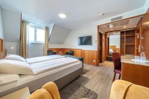 Superior Twin Room with AC room in Hotel Neue Post
