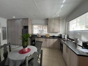 A cozy cottage in Bryanston