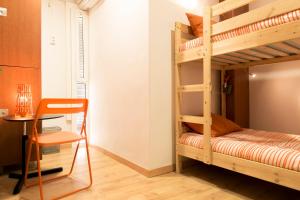 Budget Twin Room with Shared Bathroom room in Chinitas Urban Hostel