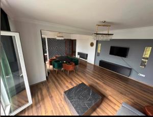 Sabiha Gökcene 5 dk Havuz, balkon, otopark yeşillikler içinde