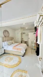 Fela in Versace House - Springfield