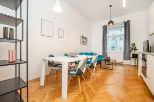 Cute Apt with terrace and AC