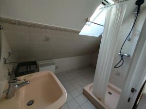 Maisons de vacances Maison 800 m de la plage pour 9 personnes : photos des chambres