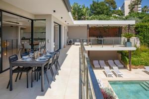 REF 2152 - Le Cannet - Sea view villa for rent