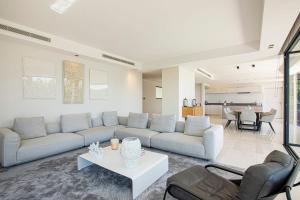 REF 2152 - Le Cannet - Sea view villa for rent