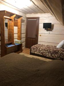 Біля комори