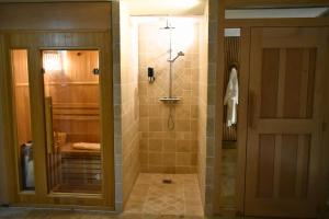 Appartements Hebergement insolite avec jacuzzi privatif Millau : photos des chambres