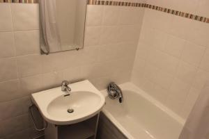 Résidence Roc De Peclet - SPACIEUX APPARTEMENT SUR LES PISTES POUR 6 PERSONNES MAE-7450