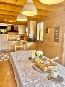 Chalets Charming family Chalet for 8 people, with private Hot Tub : photos des chambres