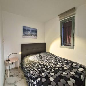 Appartements T2 Lumineux tout equipe avec piscine, parking prive et plage a 300m : photos des chambres