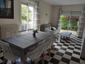 Maisons de vacances Maison 800 m de la plage pour 9 personnes : photos des chambres