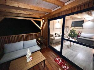 Domček pod Vežami s vírivkou a krbom, priamo pri Skibuse do Jasnej