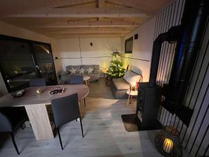 Domček pod Vežami s vírivkou a krbom, priamo pri Skibuse do Jasnej