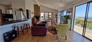 Paradise tween sea and mountain