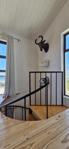 Paradise tween sea and mountain