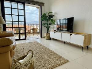 Apartamento con piscina junto al mar