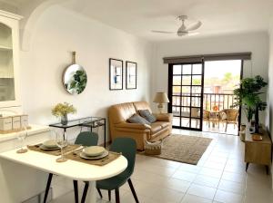 Apartamento con piscina junto al mar