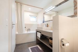 Modern designed, luxury mountain view Apartment