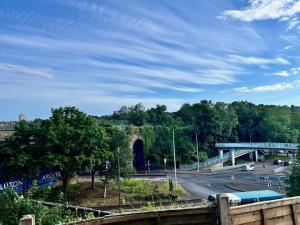 Hillside Retreat in Medway