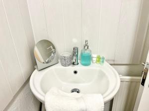 Hillside Retreat in Medway