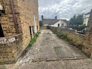 Hillside Retreat in Medway