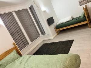 MUGHAL HOUSE GROUND FLOOR PRIVATE 2Bed APARTMENT & FREE PARKING