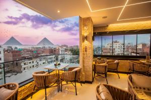 Royal Pyramids View Inn