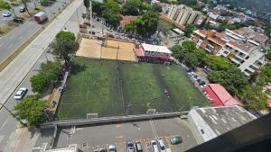 Descubre el paraiso en Cali Apartaestudio piso 15