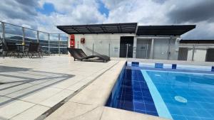 Descubre el paraiso en Cali Apartaestudio piso 15