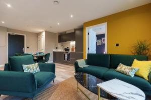 Jungle Luxe Retreat, 2Bed 2Bath Leeds, Center & Stadium