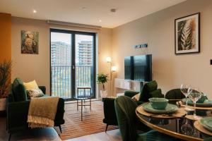 Jungle Luxe Retreat, 2Bed 2Bath Leeds, Center & Stadium