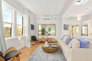 Luxe Lavender Bay - An Iconic Couples Nest
