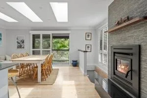 Palm Paradise Near the Beach - Macmasters Beach