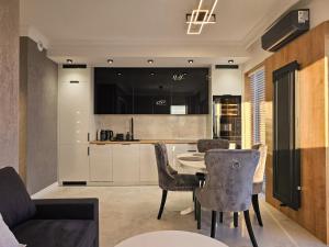 URBAN APARTMENTS GLOBAL SKYLINE, 15th Floor No 23, Free Garage, Self Check-in, No Deposit