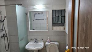 Hongdae Residence-2 1min from Hongik Uni station Exit #1
