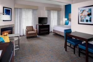 King Suite with Fireplace room in Residence Inn by Marriott Cleveland Downtown