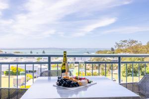 The Landmark unit 405 Resort style, spectacular water views, lift, linen, pool, games room, port-a-cot and highchair.