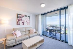 The Landmark unit 405 Resort style, spectacular water views, lift, linen, pool, games room, port-a-cot and highchair.