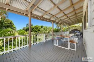 Classic Beach House on Surfside - Pet Friendly - Hastings Point